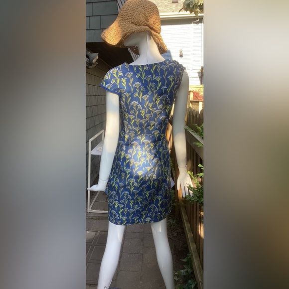 Sleeveless blue cotton summer dress, with green and white floral motif. Small - Picture 3 of 8